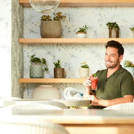 Отель Longevity Health & Wellness - Adults Only